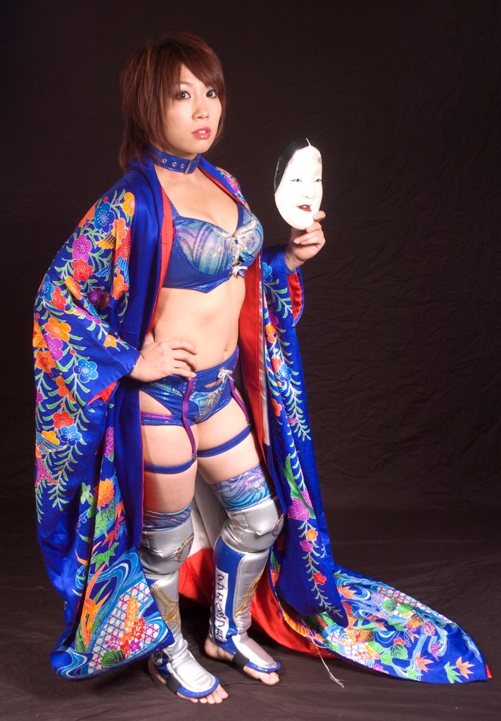 WWE signing a Top Female Japanese Star, Emma,s Sensational Niece