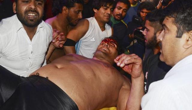 The Great Khali injured during own company wrestling event(video)