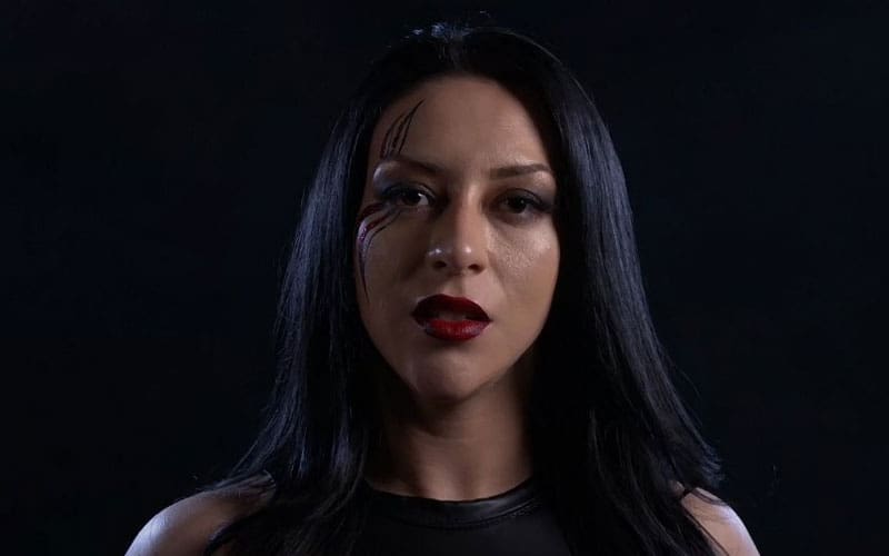 Stephanie Vaquer’s Iconic Look: The Deep Meaning Behind the Gold